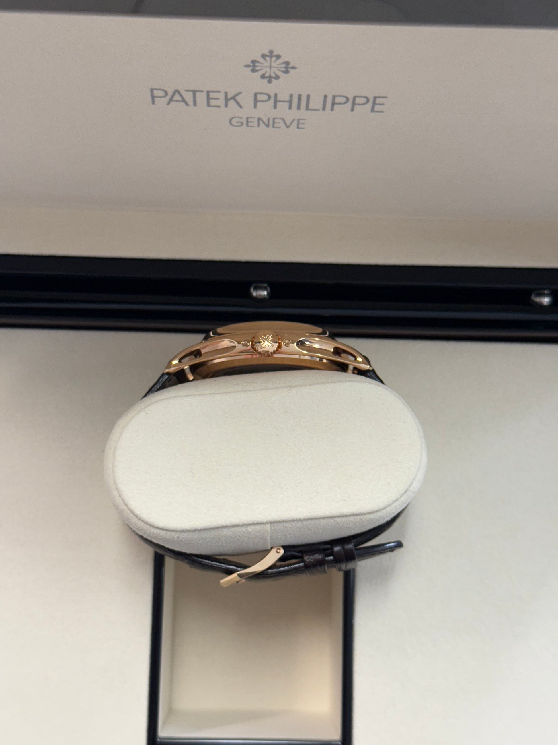 2017 PATEK PHILIPPE ANNUAL CALENDAR ROSE GOLD WHITE DIAL 5205R-001