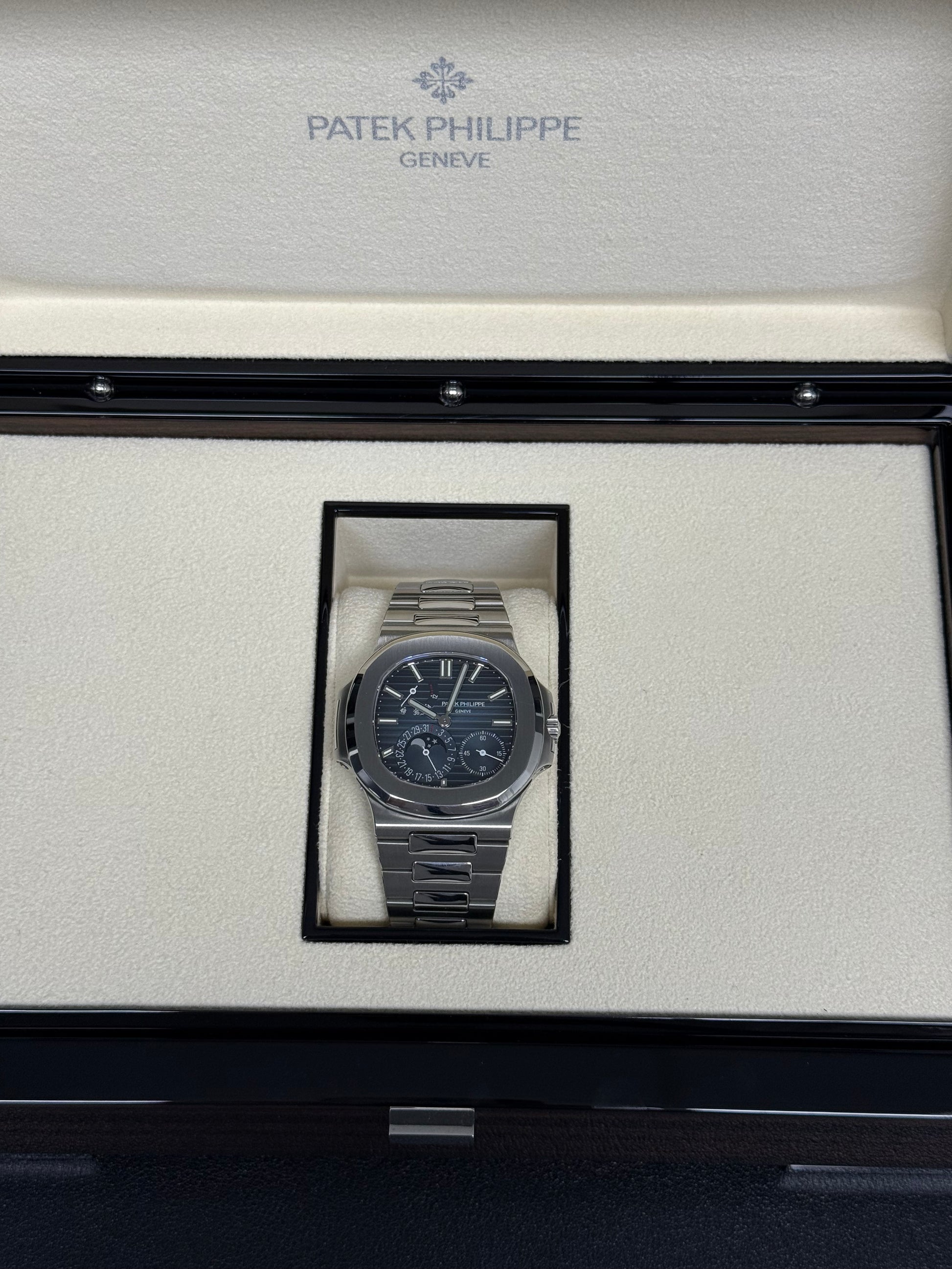 2022 PATEK PHILIPPE NAUTILUS STAINLESS STEEL MOONPHASE 5712/1A-001
