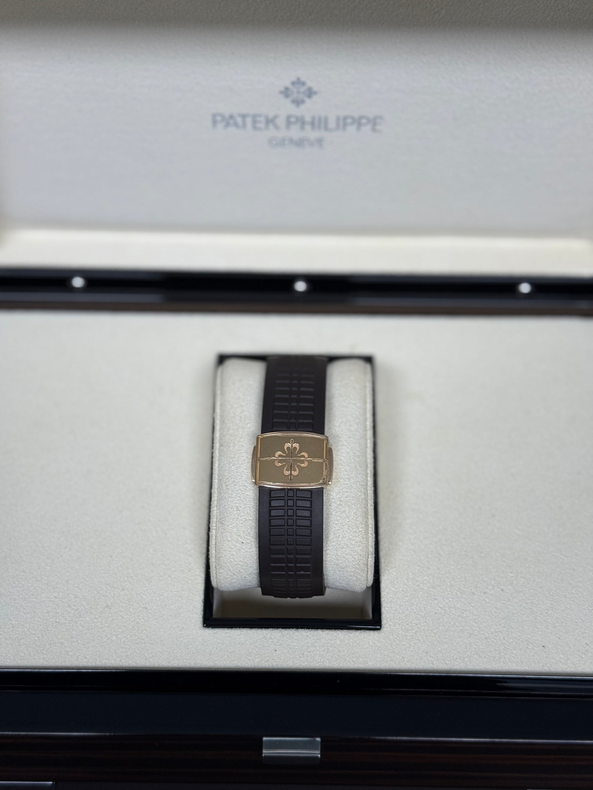 2021 PATEK PHILIPPE AQUANAUT TRAVEL TIME ROSE GOLD 40MM 5164r-001