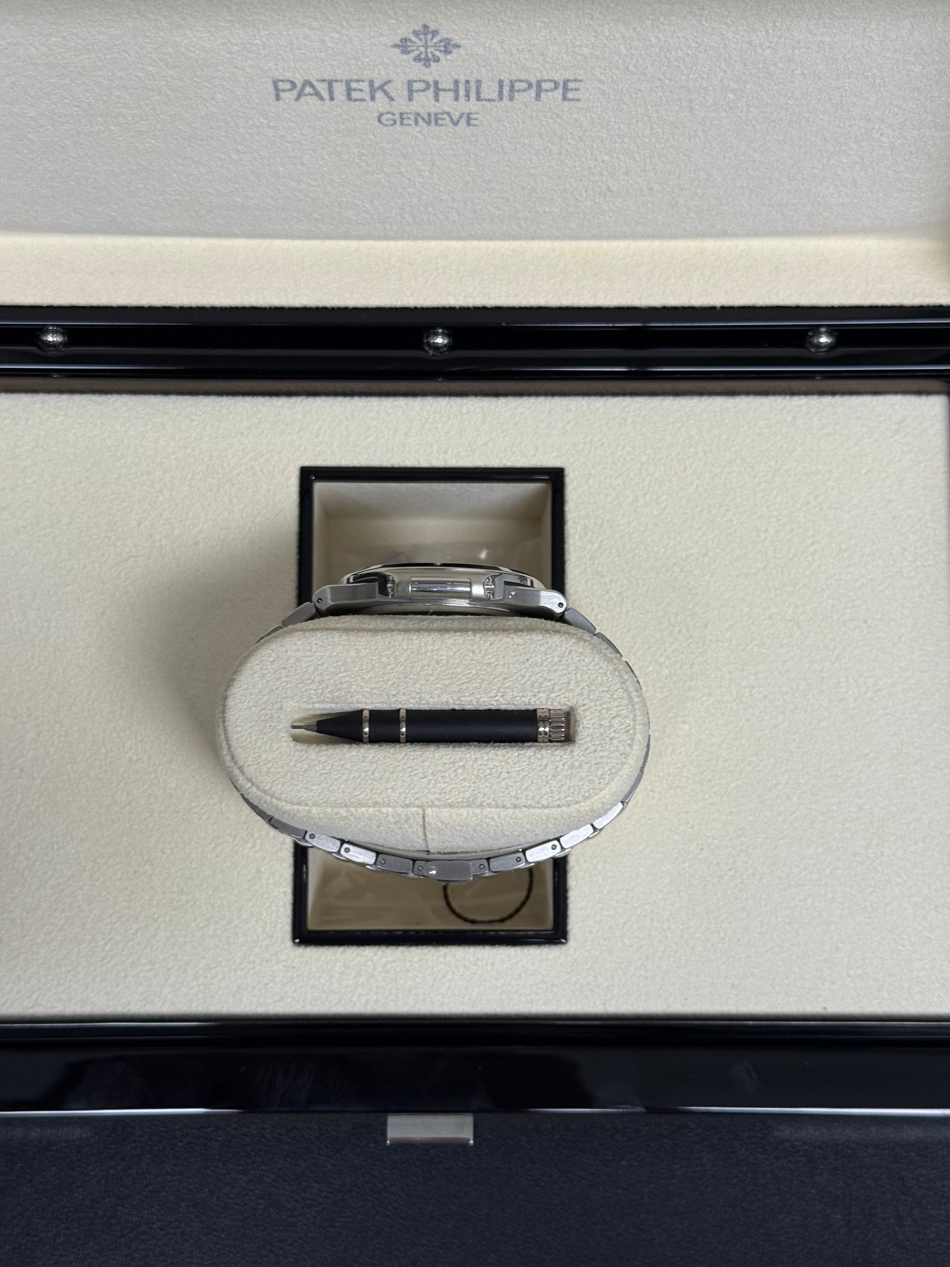 2022 PATEK PHILIPPE NAUTILUS STAINLESS STEEL MOONPHASE 5712/1A-001