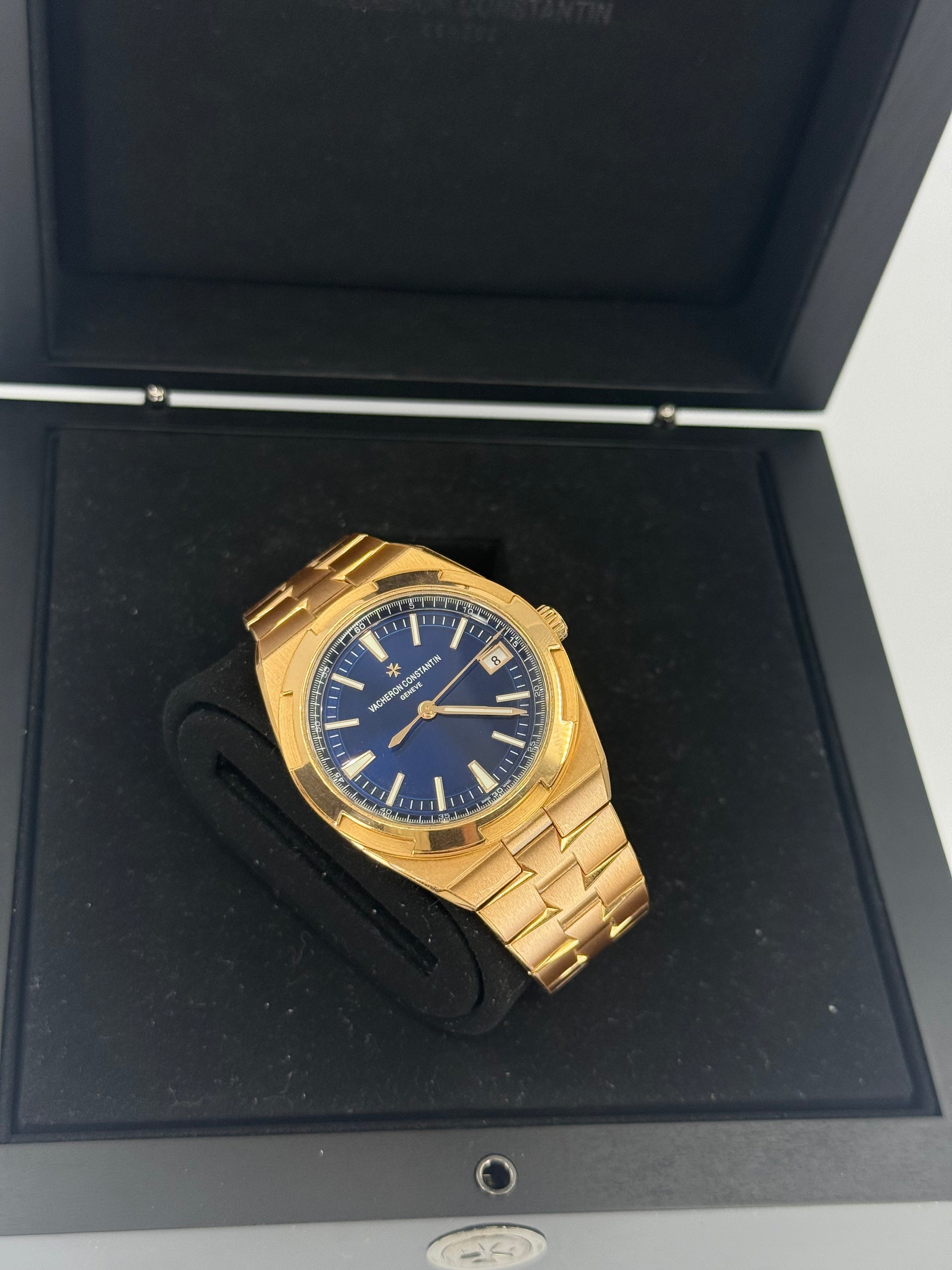 2022 VACHERON CONSTANTIN OVERSEAS SELF WINDING ROSE GOLD BLUE DIAL 4500v/110r