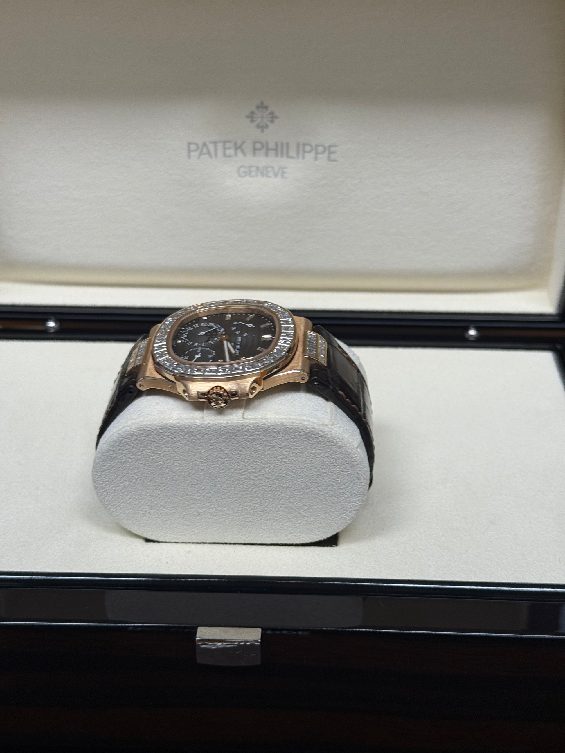 2014 PATEK PHILIPPE NAUTILUS ROSE GOLD MOONPHASE BAGUETTE DIAMOND BEZEL 5724r-001