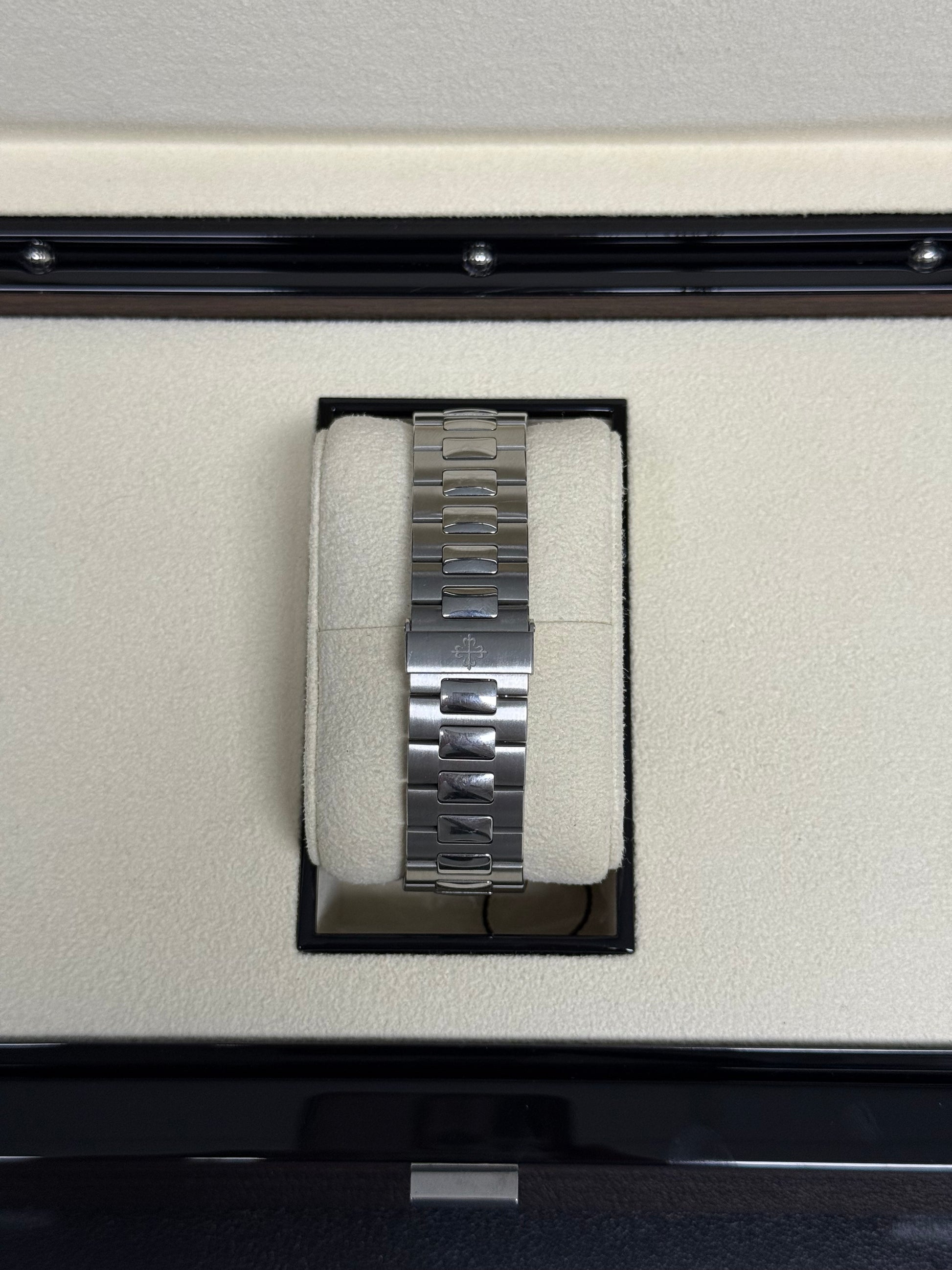 2022 PATEK PHILIPPE NAUTILUS STAINLESS STEEL MOONPHASE 5712/1A-001