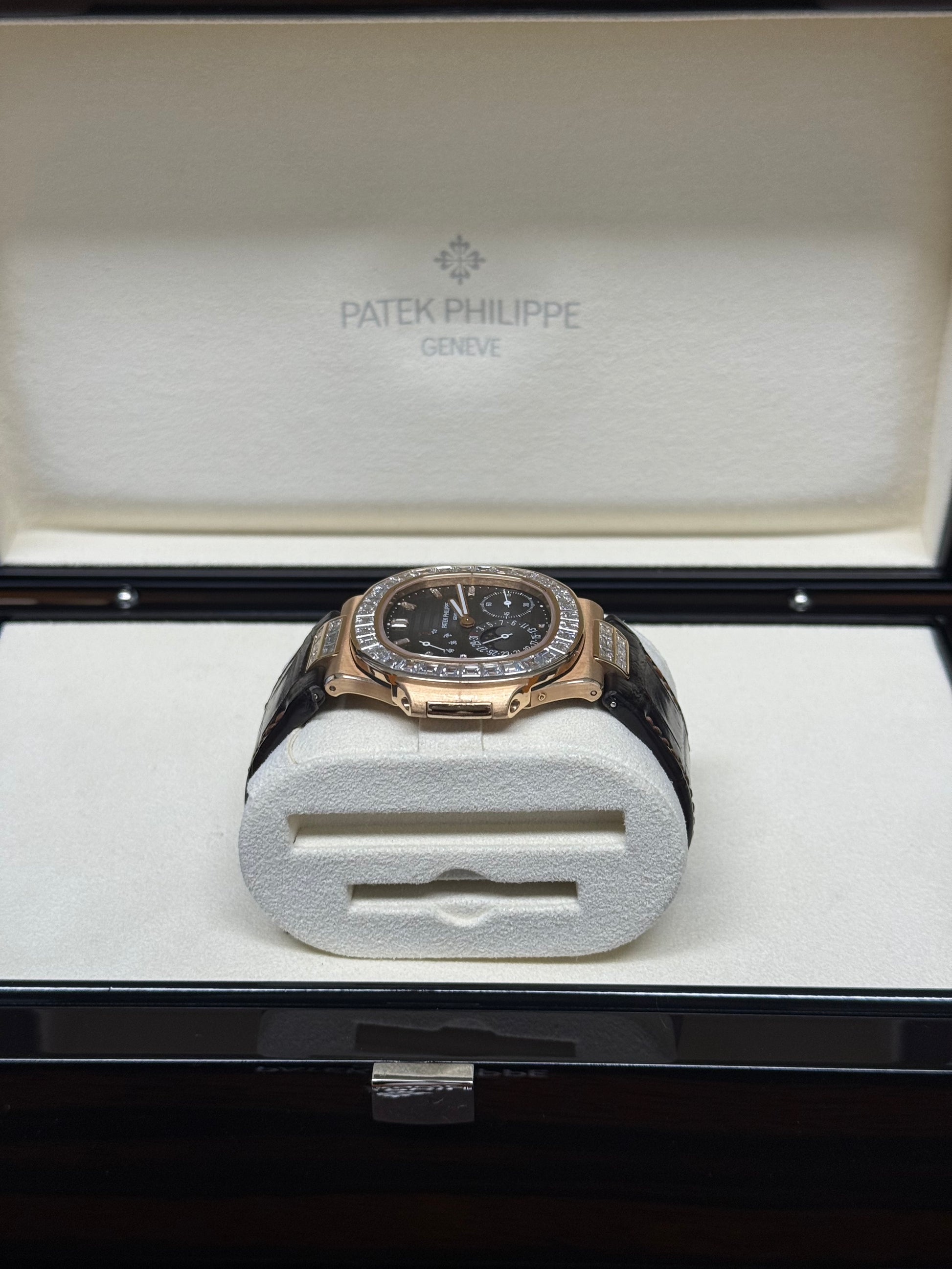 2014 PATEK PHILIPPE NAUTILUS ROSE GOLD MOONPHASE BAGUETTE DIAMOND BEZEL 5724r-001