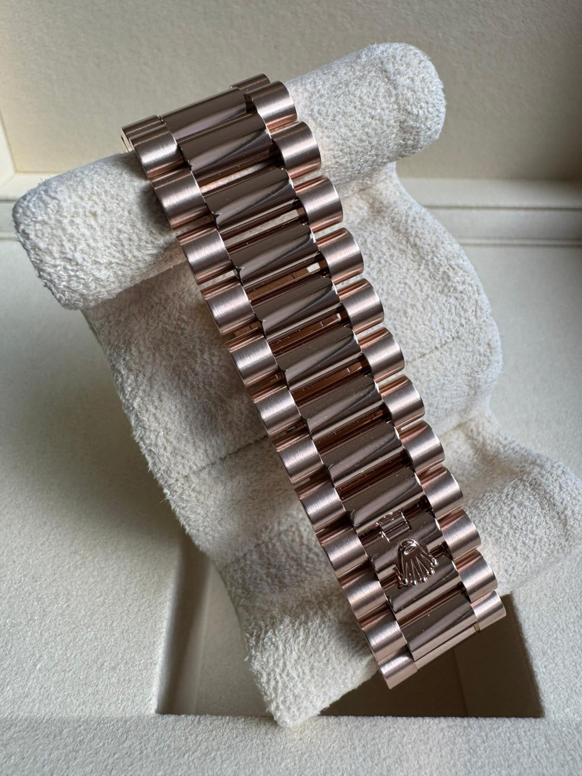 2025 ROLEX DAY-DATE 40 ROSE GOLD OLIVE DIAL 228235