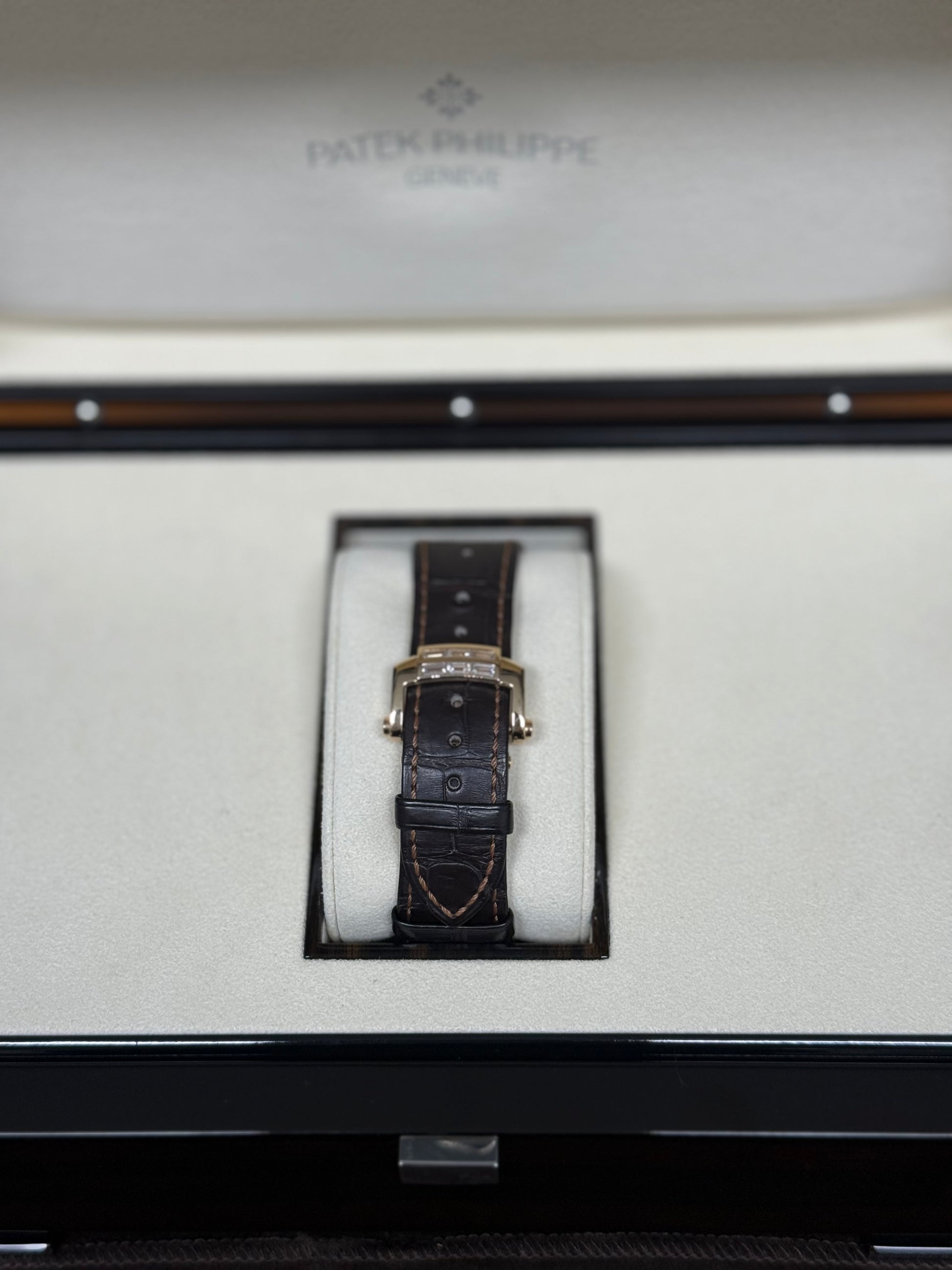 2014 PATEK PHILIPPE NAUTILUS ROSE GOLD MOONPHASE BAGUETTE DIAMOND BEZEL 5724r-001