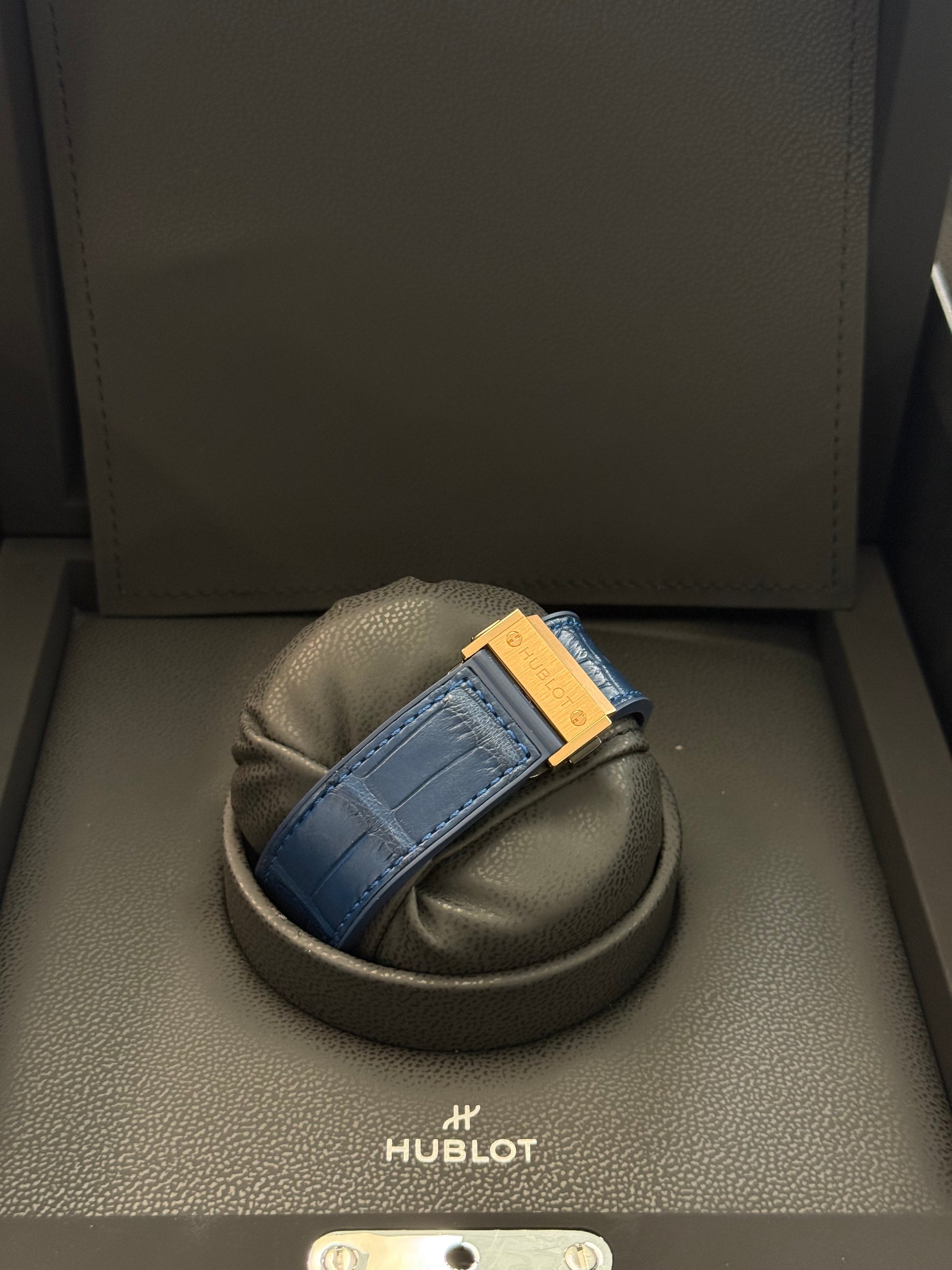 2017 HUBLOT CHRONOGRAPH CLASSIC FUSION KING GOLD 42mm 541.OX.7180.RX