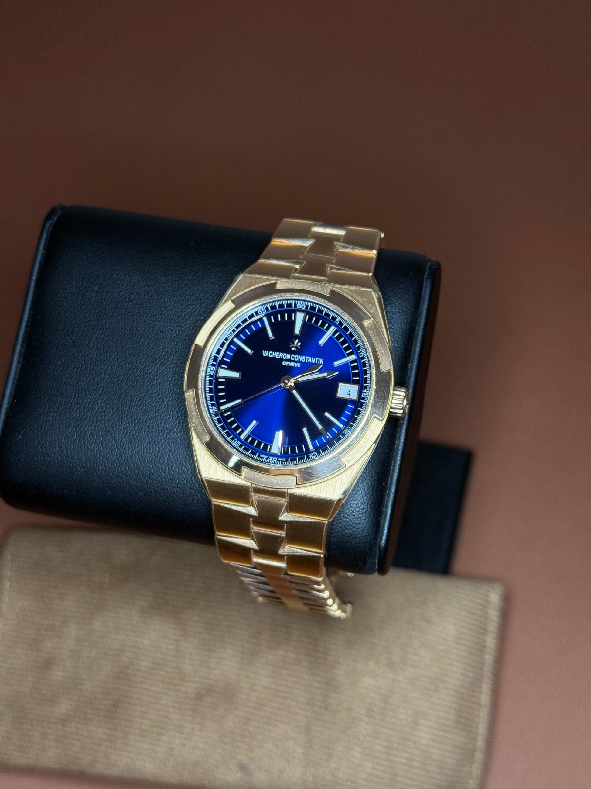 2022 VACHERON CONSTANTIN OVERSEAS SELF WINDING ROSE GOLD BLUE DIAL 4500v/110r