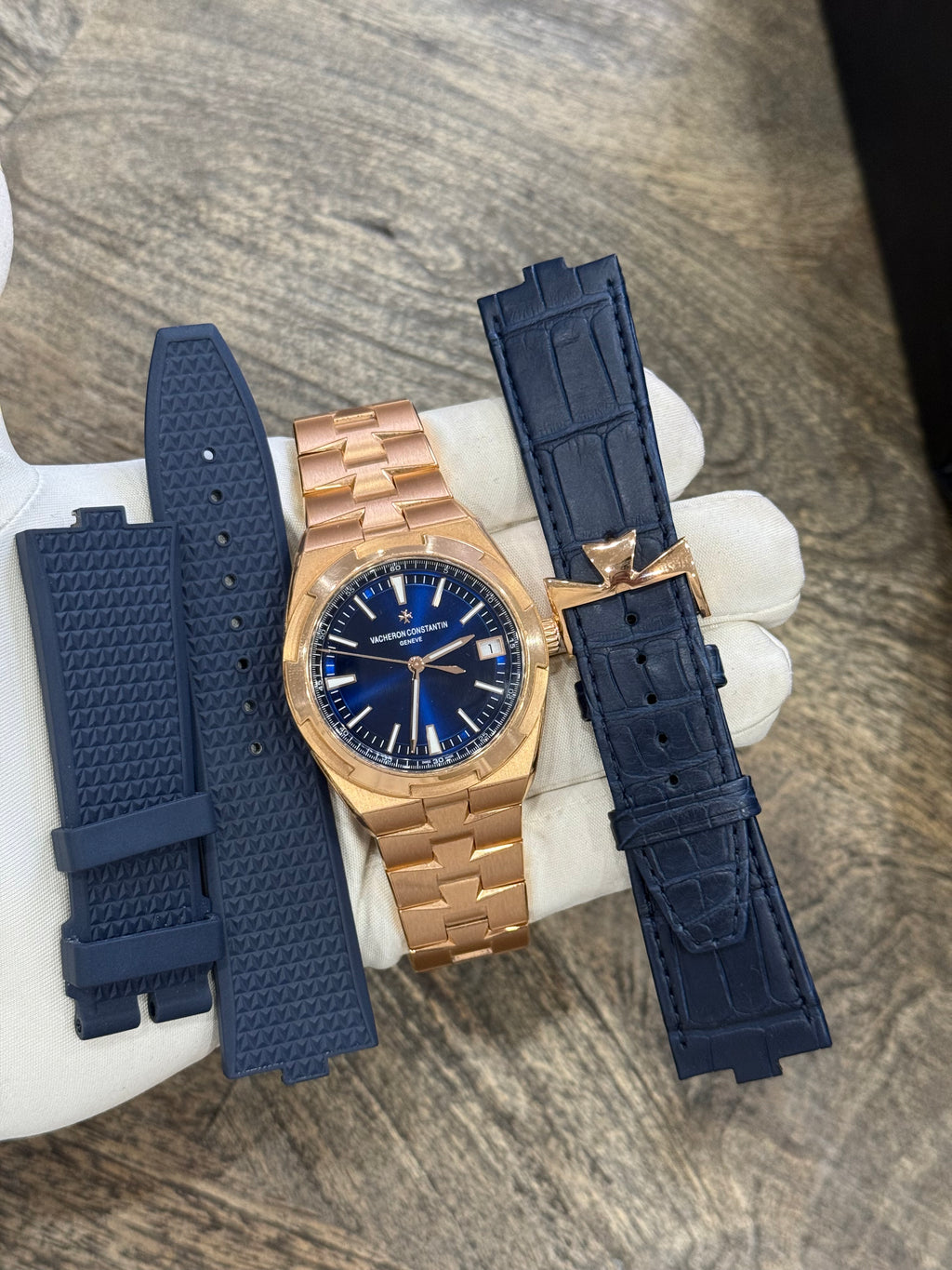2022 VACHERON CONSTANTIN OVERSEAS SELF WINDING ROSE GOLD BLUE DIAL 4500v/110r
