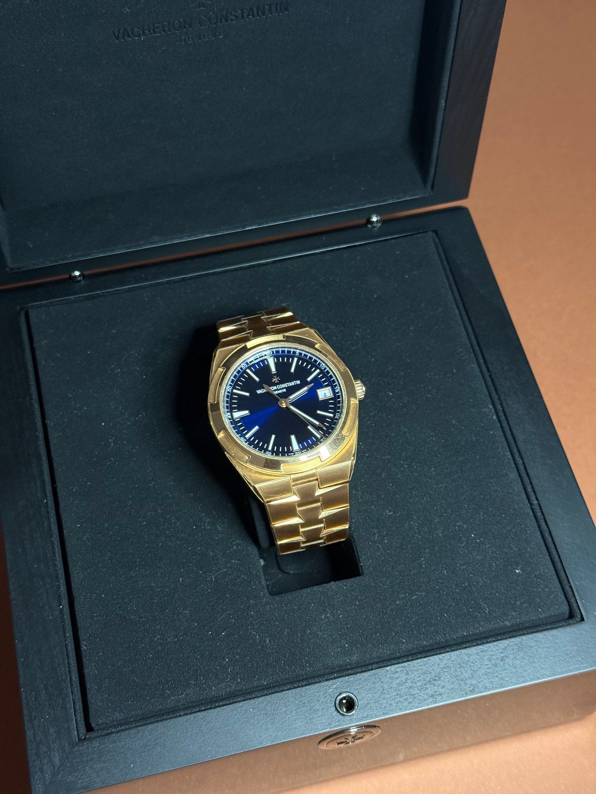 2022 VACHERON CONSTANTIN OVERSEAS SELF WINDING ROSE GOLD BLUE DIAL 4500v/110r
