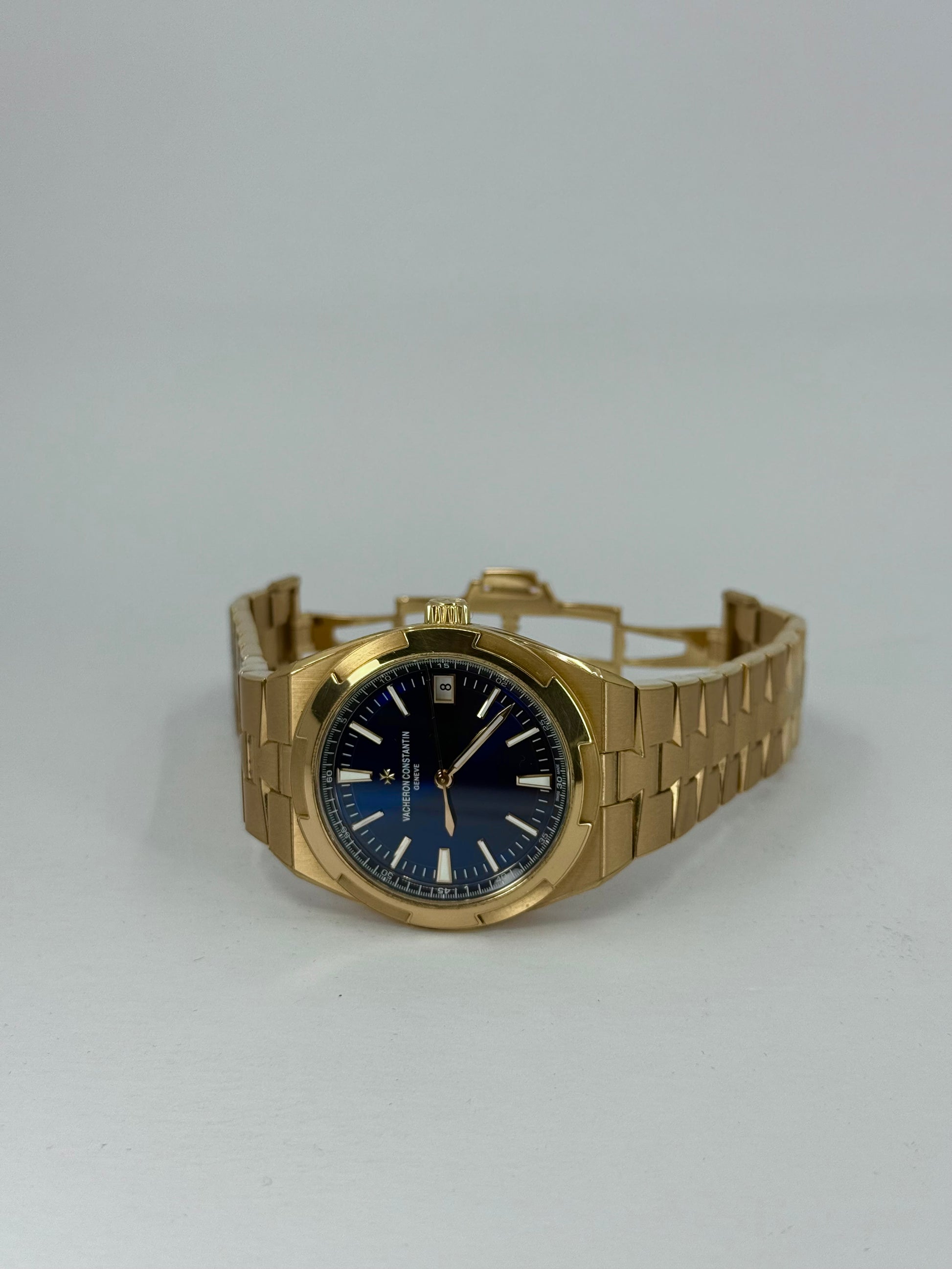 2022 VACHERON CONSTANTIN OVERSEAS SELF WINDING ROSE GOLD BLUE DIAL 4500v/110r