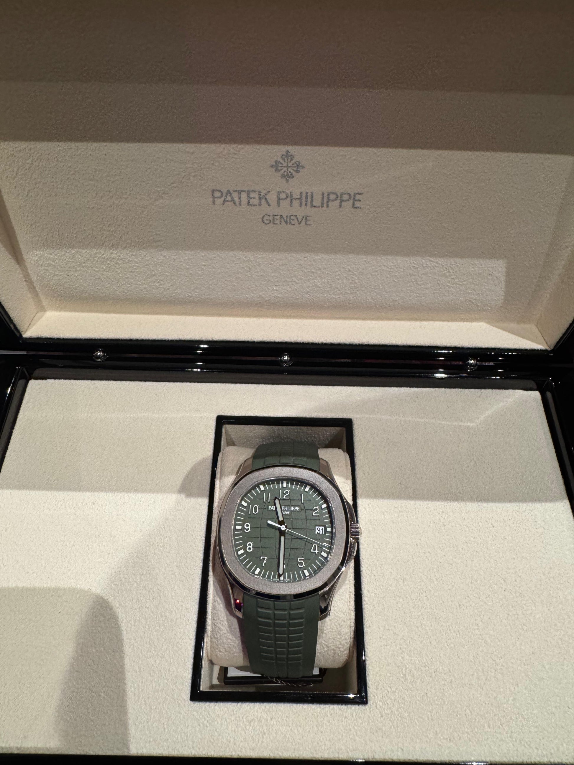 2025 PATEK PHILIPPE AQUANAUT WHITE GOLD KHAKI 5168g-010