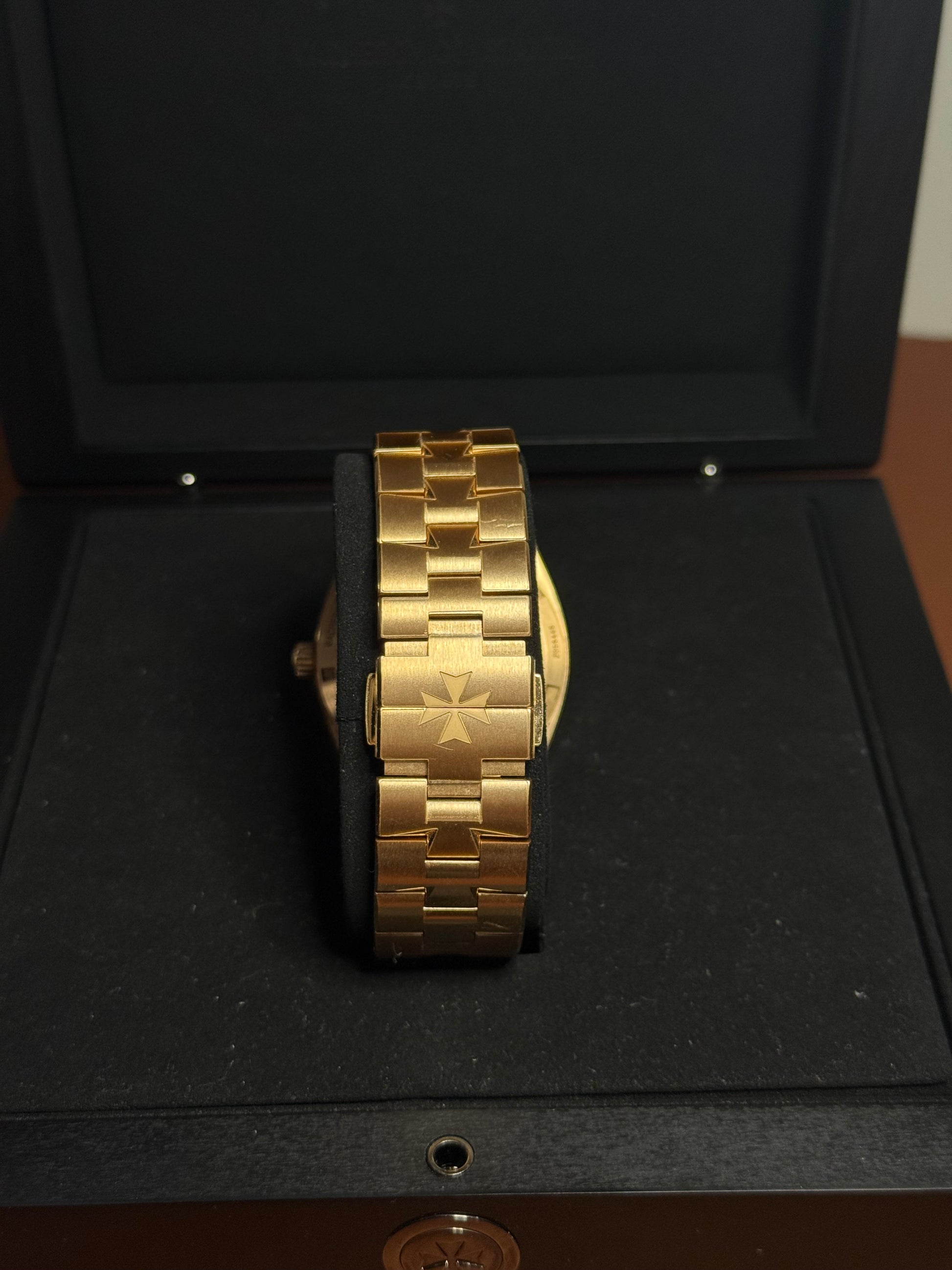 2022 VACHERON CONSTANTIN OVERSEAS SELF WINDING ROSE GOLD BLUE DIAL 4500v/110r